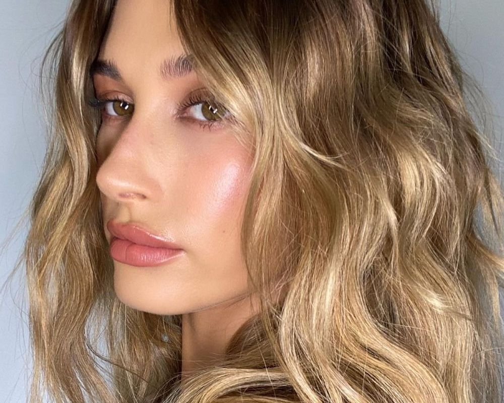 How To Make Hailey Bieber's Strawberry Glaze Skin Smoothie
